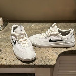 Nike Nyjah size 10 shoes